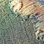 Kan jeg male på tøj med tekstilmaling, hvis det er meget slidt eller har huller i sig?